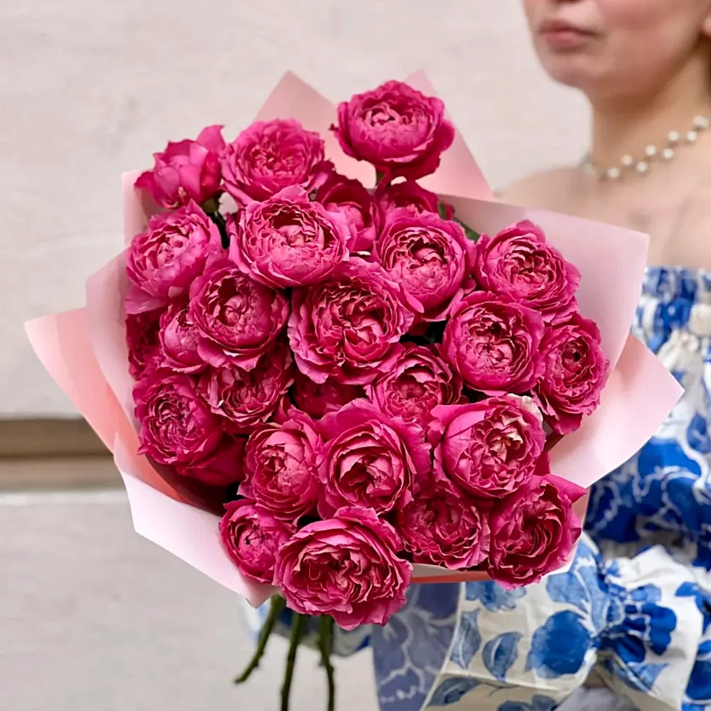 Красные кустовые розы