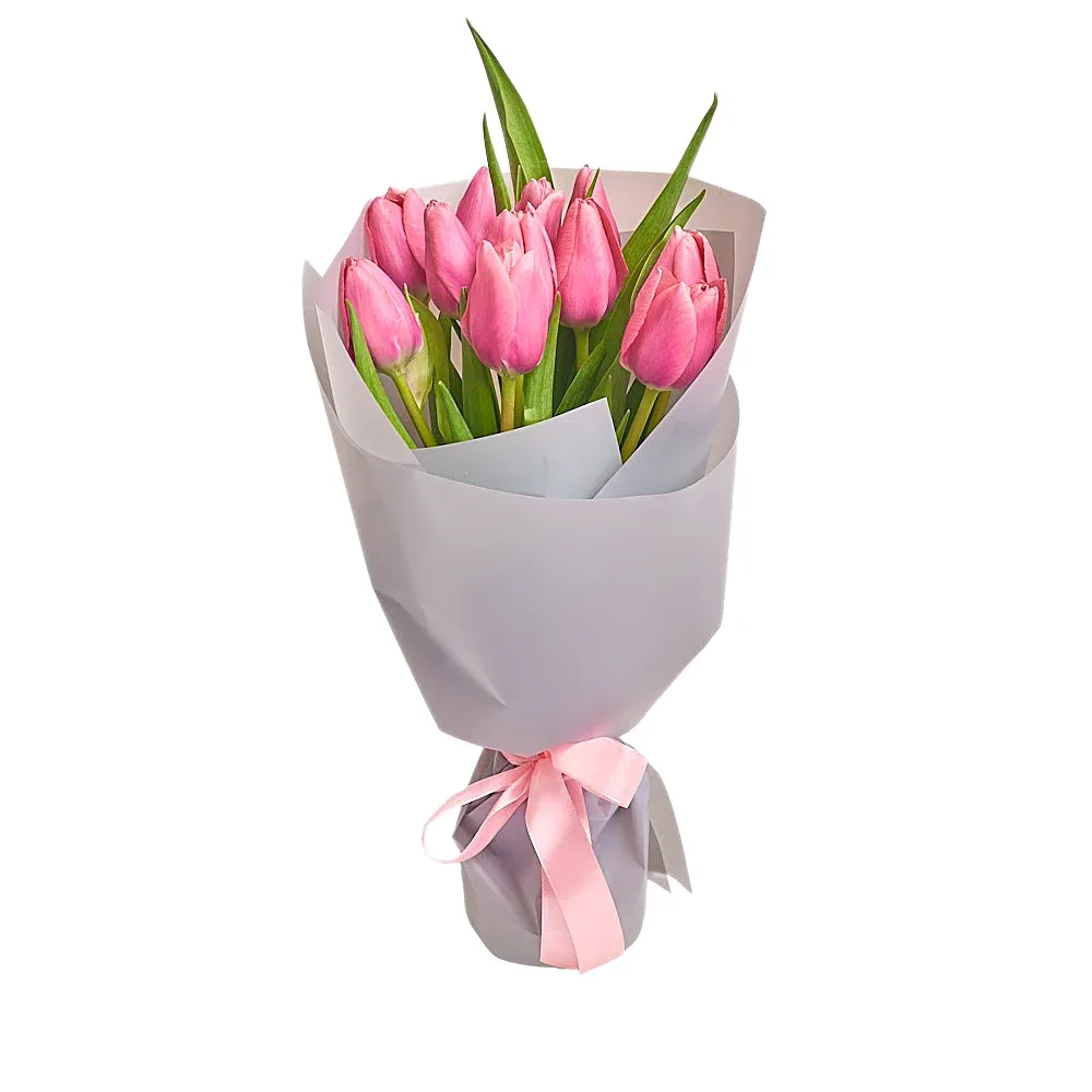 11 малиновых тюльпанов