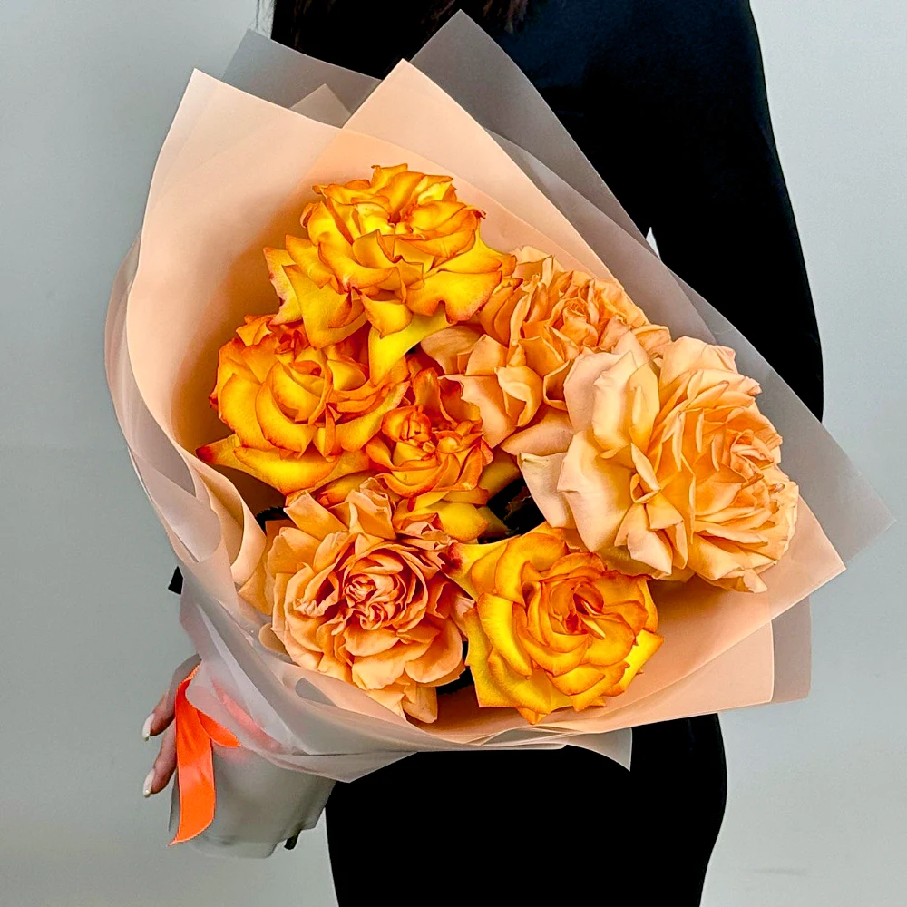 7 оранжевых французских роз