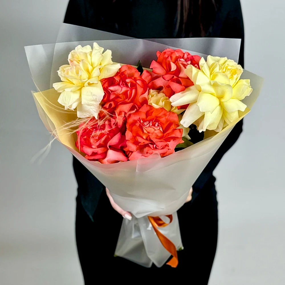 7 разноцветных французских роз