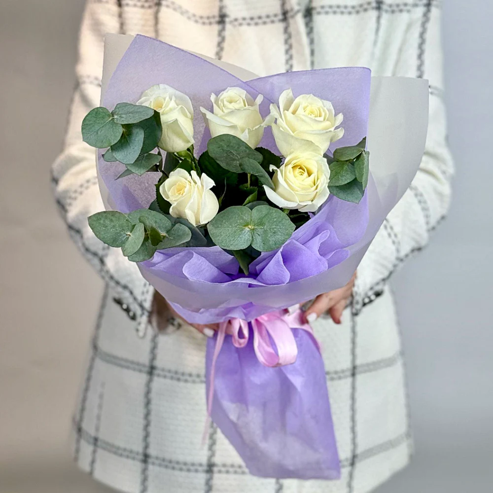 Букет из 5 белых роз