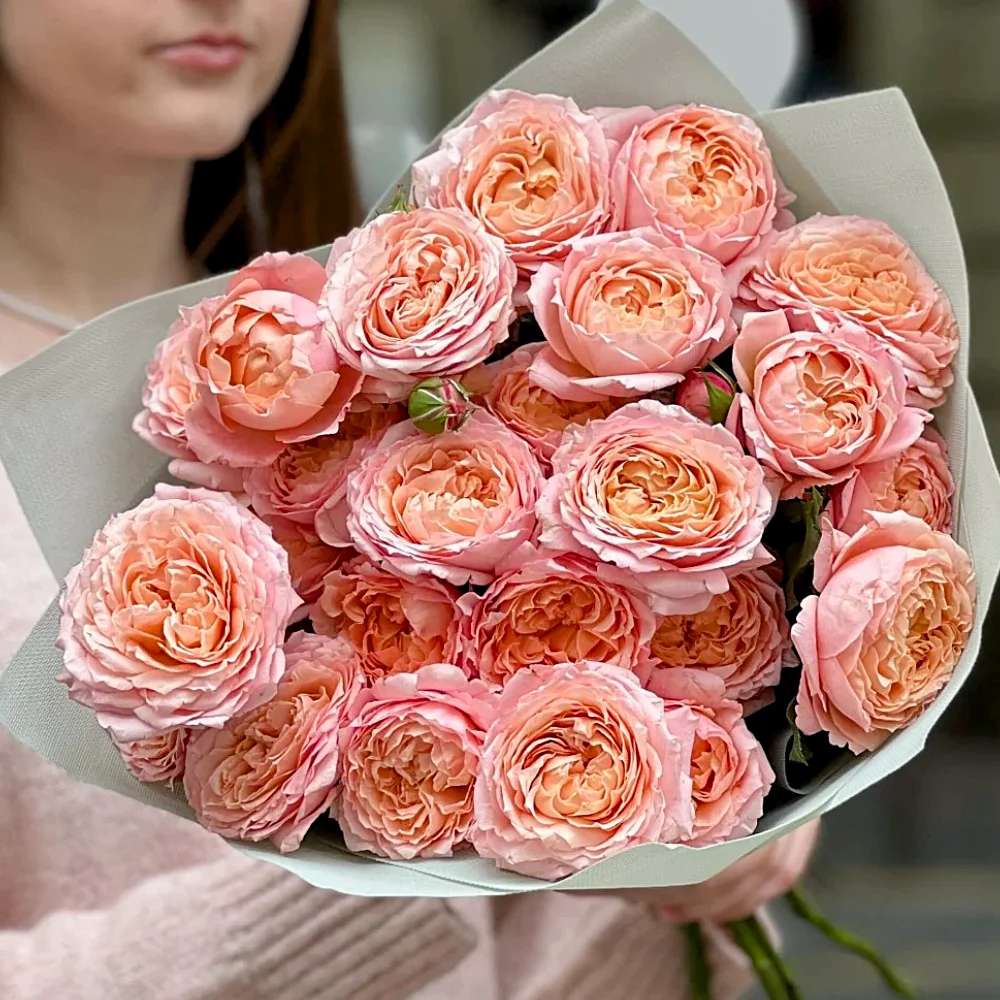 Букет из 5 пионовидных кустовых роз