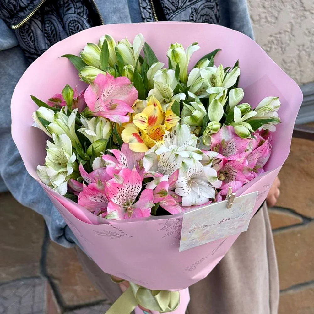 Букет из 9 микс альстромерий