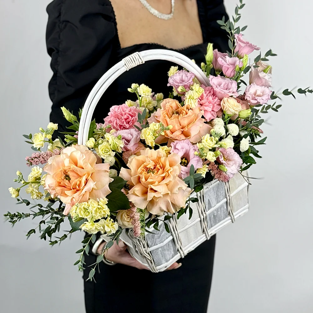 Корзина с цветами